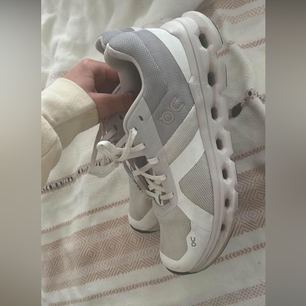 White on cloud runners, 7.5 - Picture 2 of 3